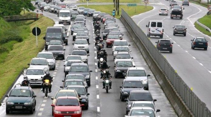 Fluxo de veículos pesados recua 1,4% nas estradas do Brasil em julho